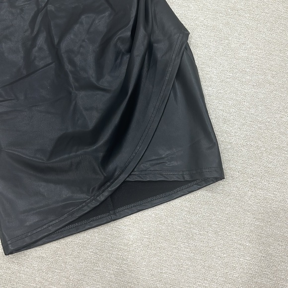 Black skirt size size small - Picture 2 of 5